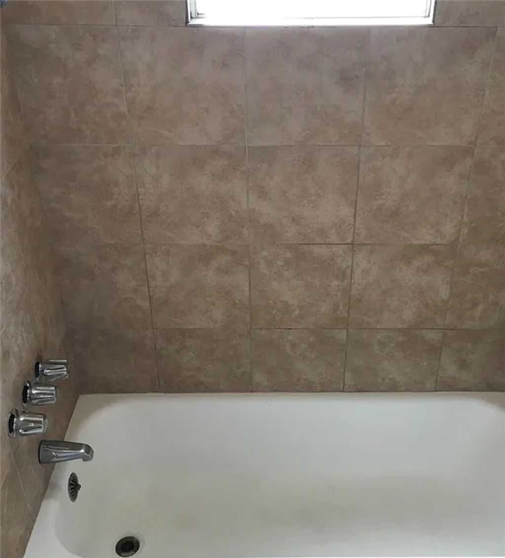 listing image 130725499492337921552