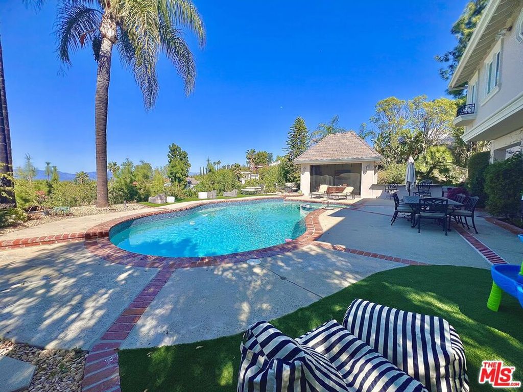 Photo of 3819 Vista Linda Drive, Encino, CA 91316 (MLS # 26674995)