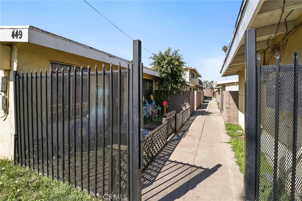 445 W Almond Street