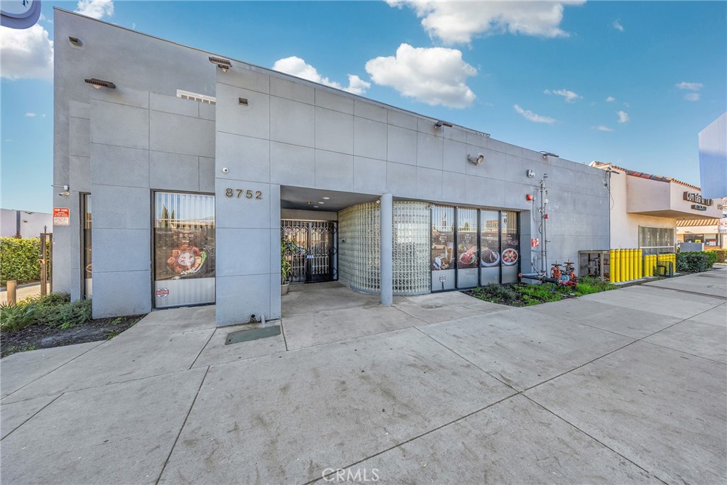 8752 Valley Boulevard