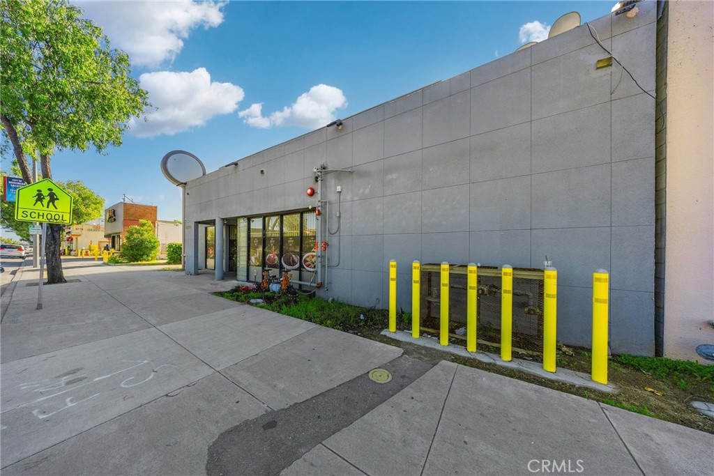 8752 Valley Boulevard