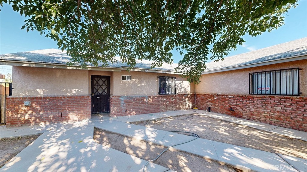 Step into possibility with this Palmdale original. Inside, you’ll find four bedrooms, two bathrooms, and a layout that’s ready for your personal touch. Out front, a full-grown shade tree and fenced yard offer privacy and charm. Out back, a spacious covered patio invites laid-back weekends, with open yard space just waiting for your vision.
Just minutes from Palmdale Aerospace Academy—a standout K–12 charter school with a strong STEM focus—and close to parks, shops, and commuter routes. In a community where education is on the rise and creativity is welcomed, this home is a smart step toward something new.