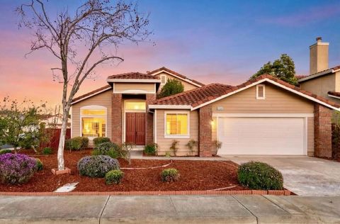 Photo of 31500 Silvertide Drive, Union City, CA 94587 (MLS # ML82038039)