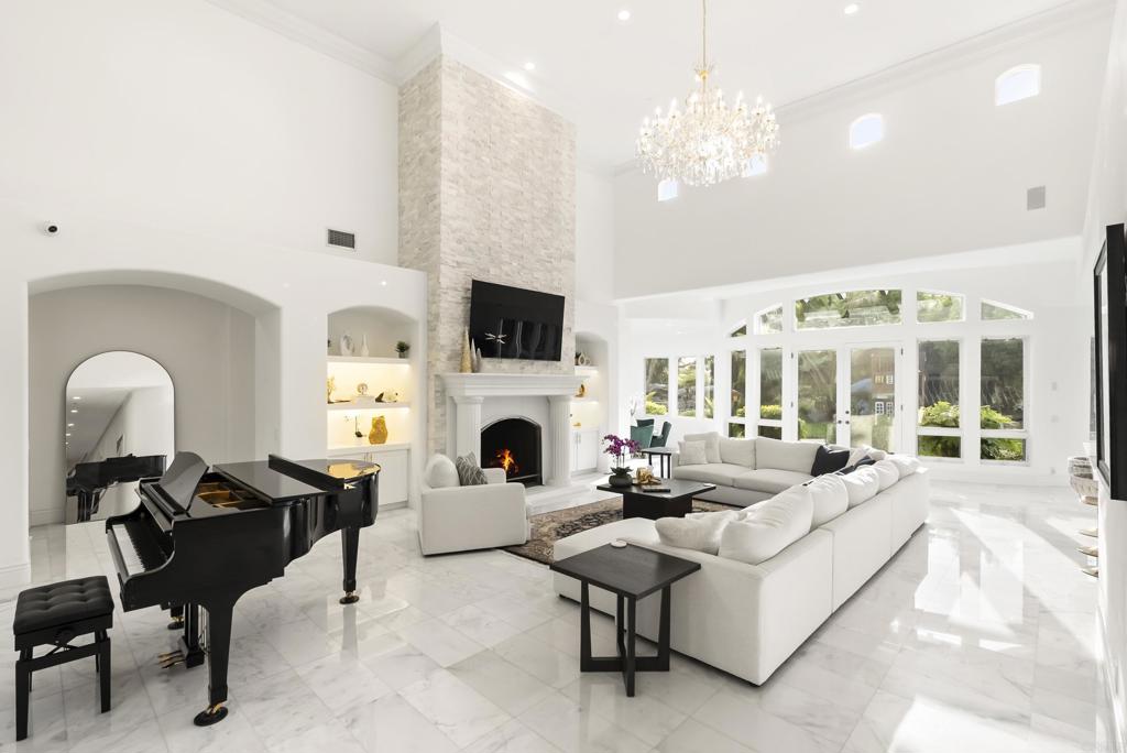 16301 Avenida De Los Olivos