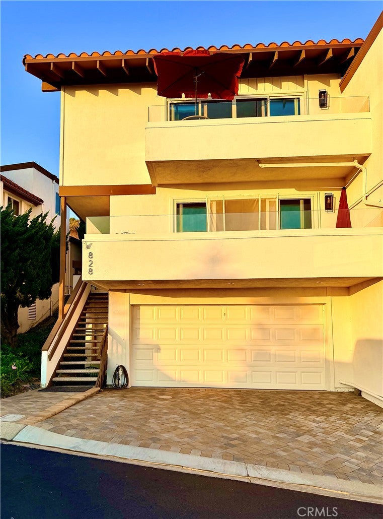 828 Calle Pluma
