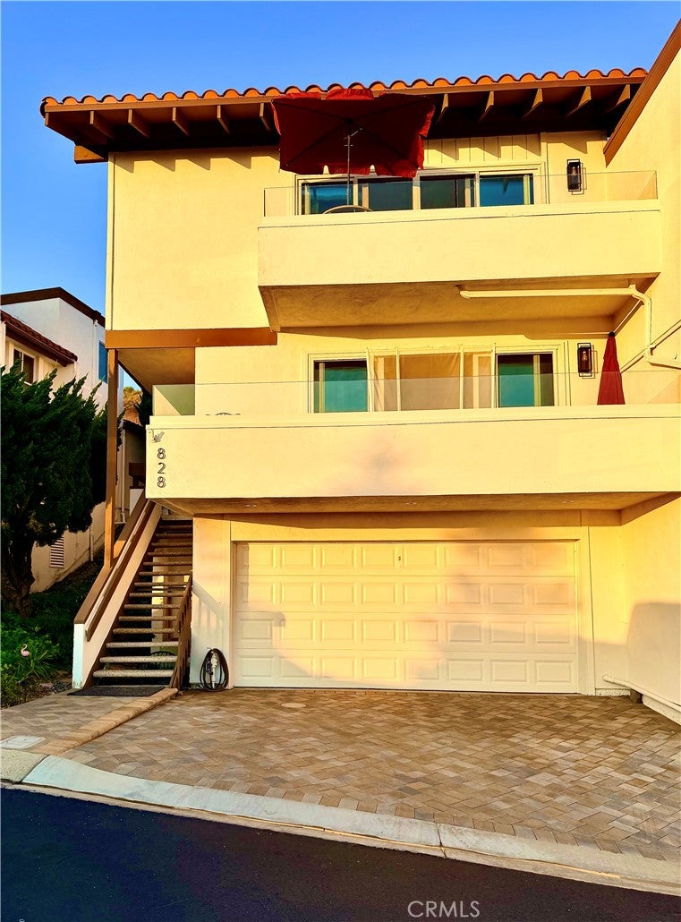 828 Calle Pluma