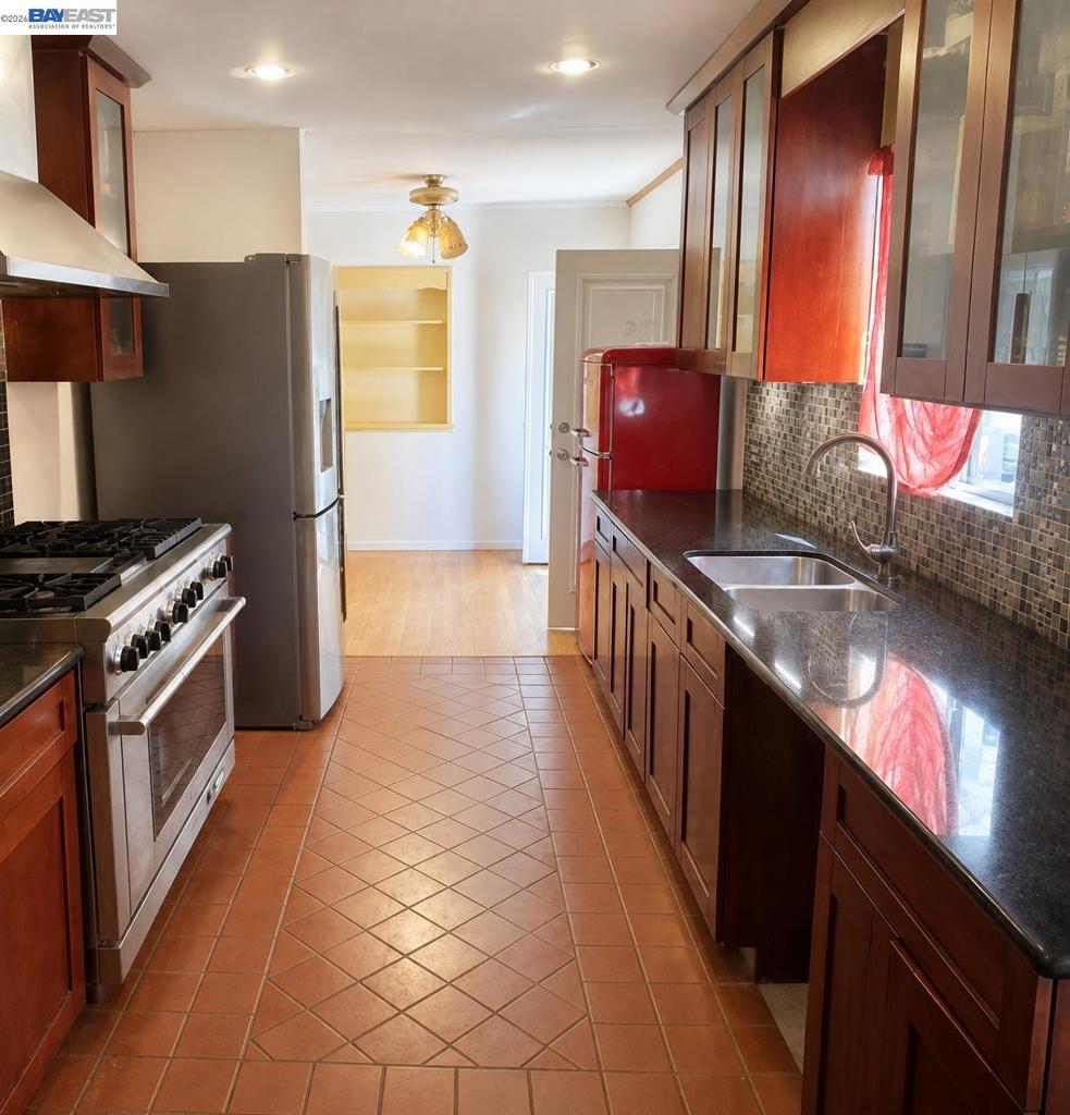 2080 East Ave