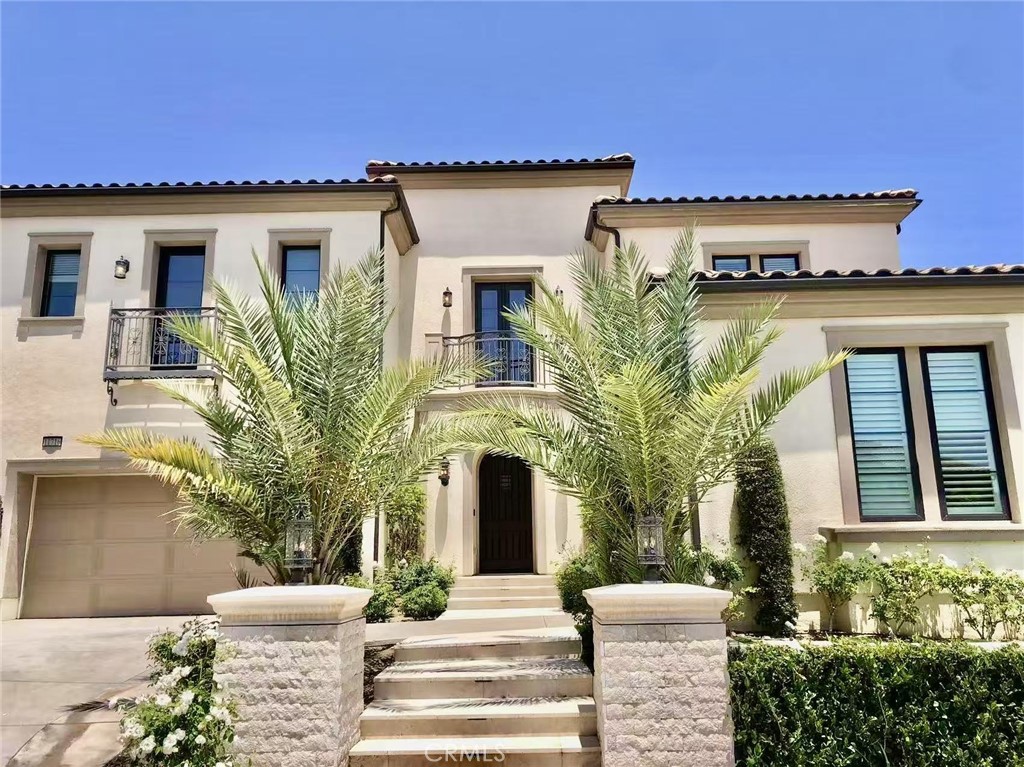 Beautiful home located in a quiet neighborhood, close to park and shoppin, easy access to freeway.