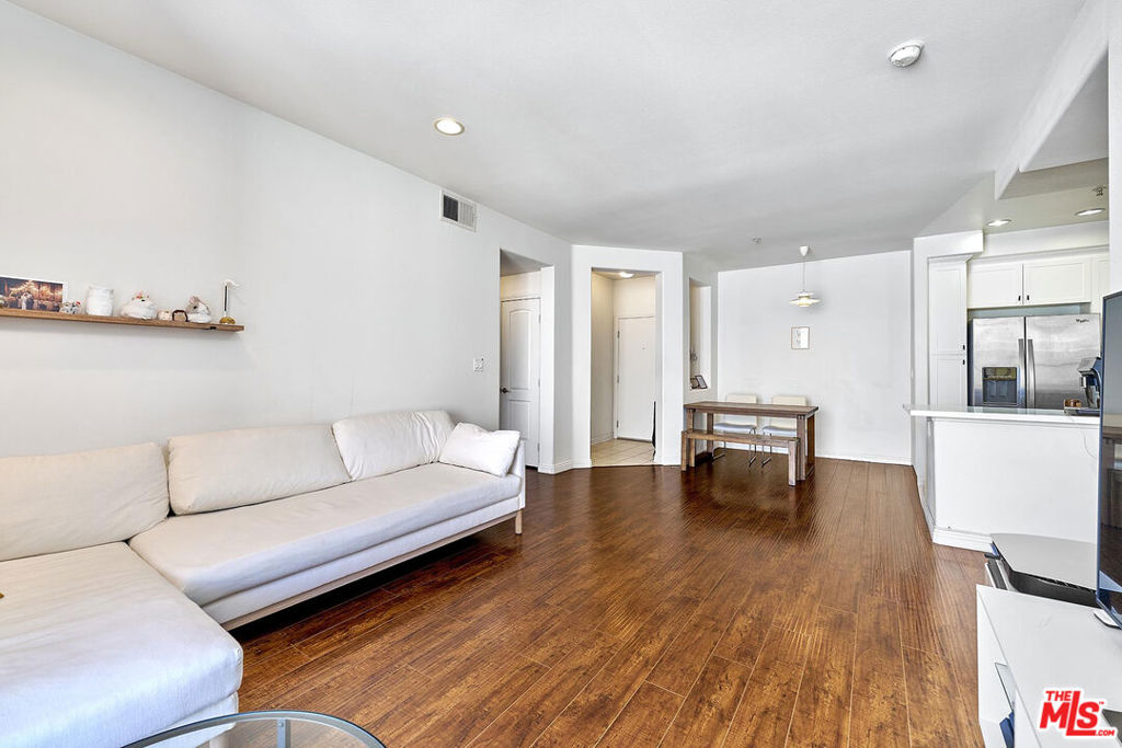 360 W Avenue 26 446