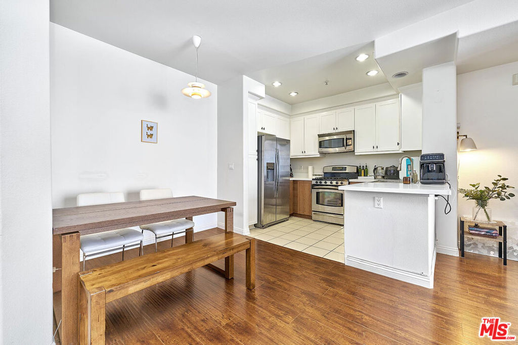 360 W Avenue 26 446
