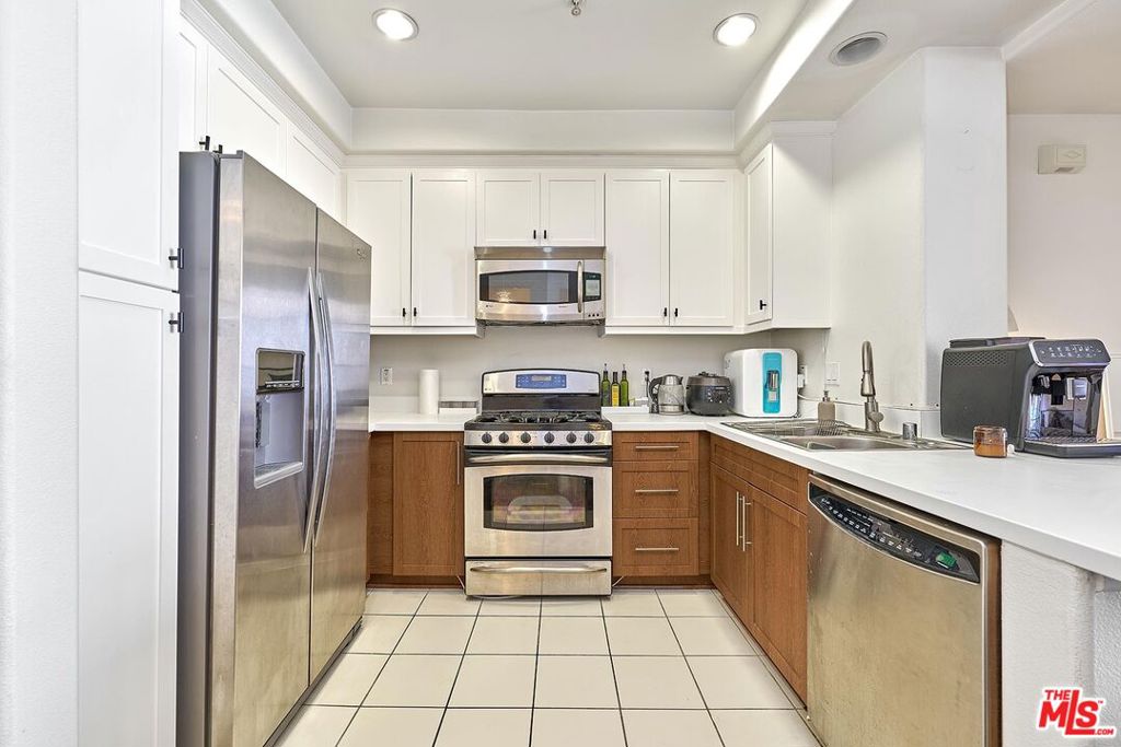 360 W Avenue 26 446