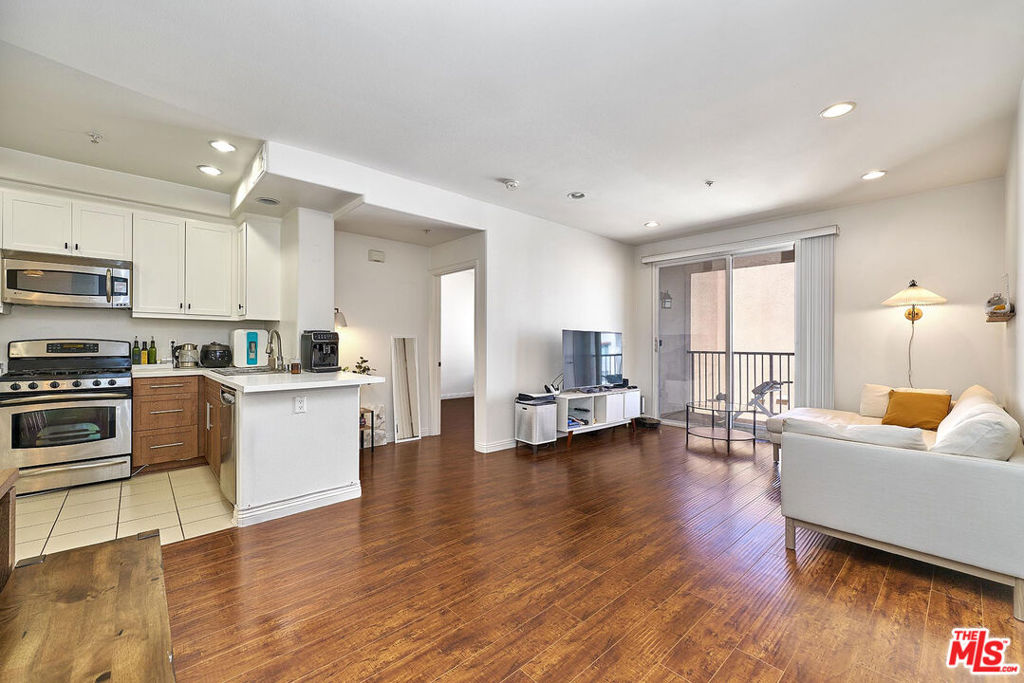360 W Avenue 26 446