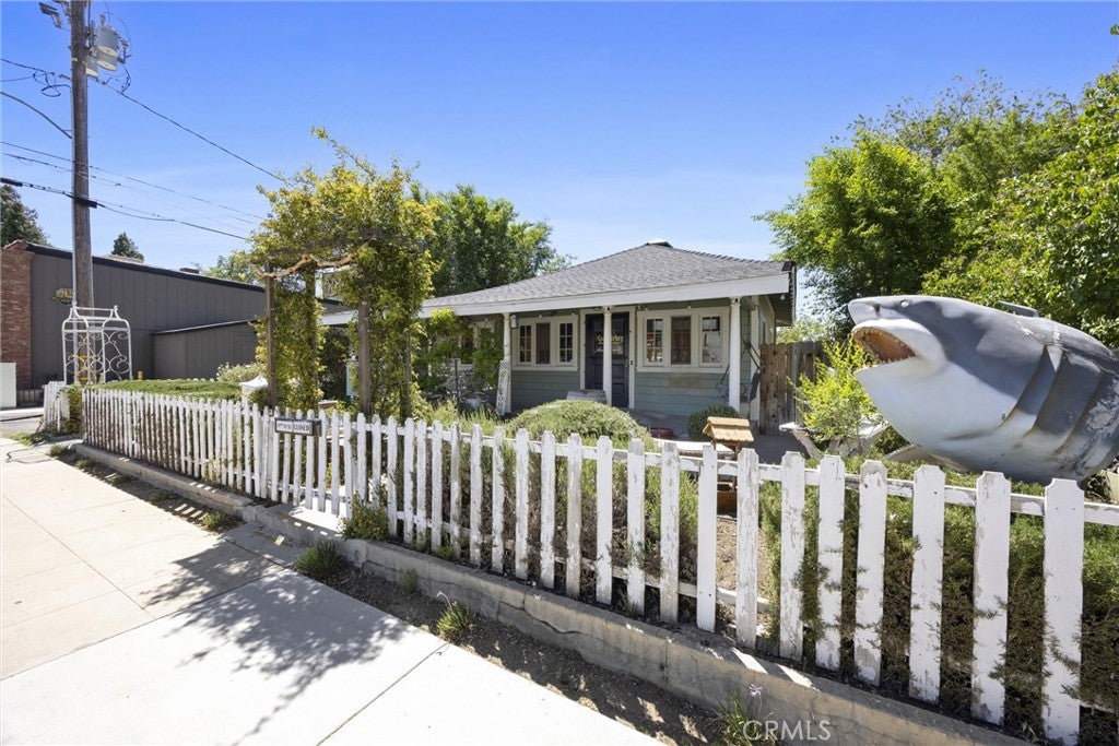 211 S Curry St, Tehachapi, CA 93561