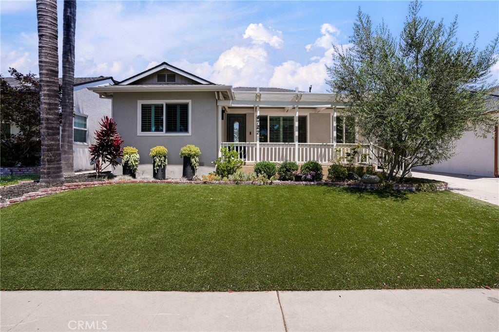 4722 Snowden AVE