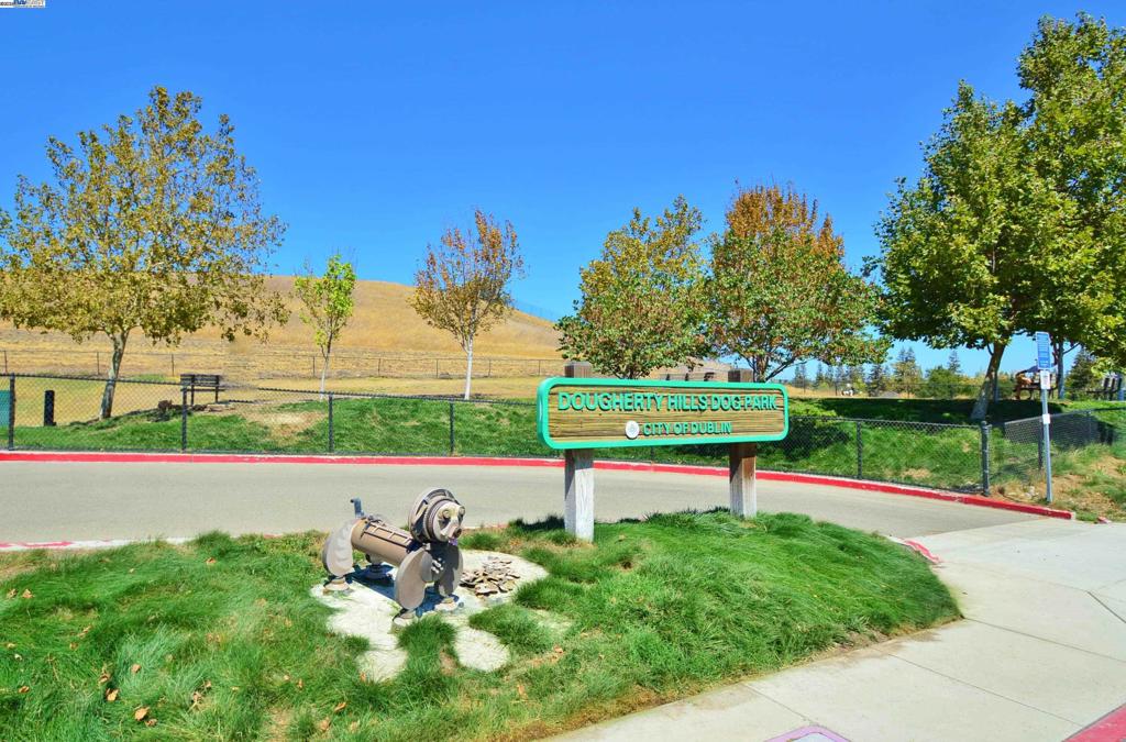 DUBLIN HILLS EST - Residential