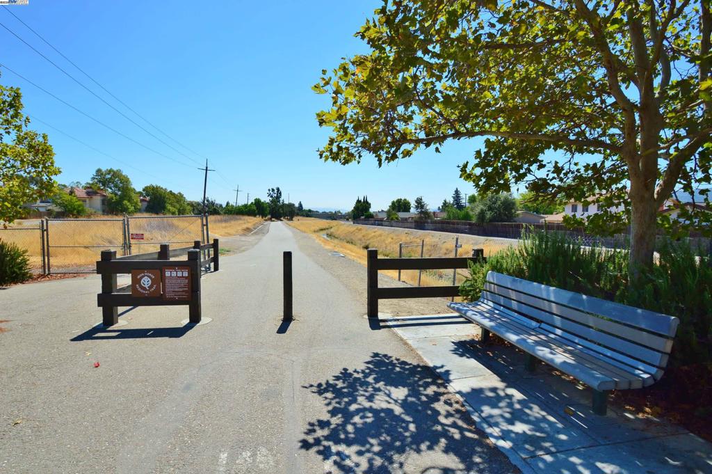 DUBLIN HILLS EST - Residential