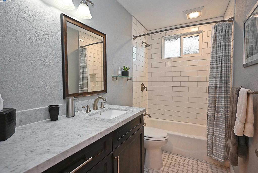 DUBLIN HILLS EST - Residential