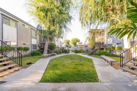 Photo of 6041 Fountain Park Street #9, Woodland Hills, CA 91367 (MLS # SR26080591)
