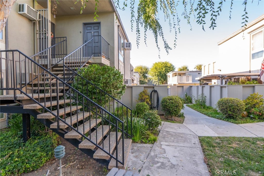 Photo of 6041 Fountain Park Street #9, Woodland Hills, CA 91367 (MLS # SR26080591)
