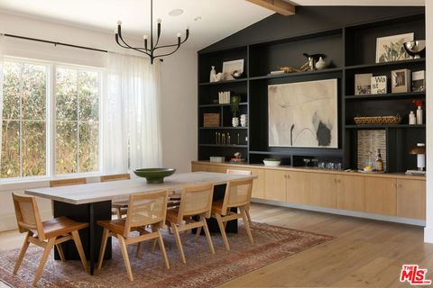Photo of 3606 Ocean View Avenue, Los Angeles, CA 90066 (MLS # 26833693)