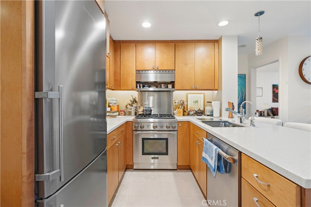 4727 W 147th 142