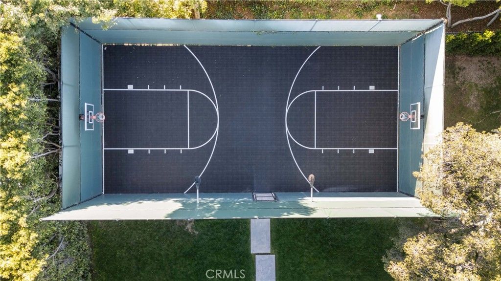 Photo of 17528 Jayden Lane, Encino, CA 91316 (MLS # SR26025167)