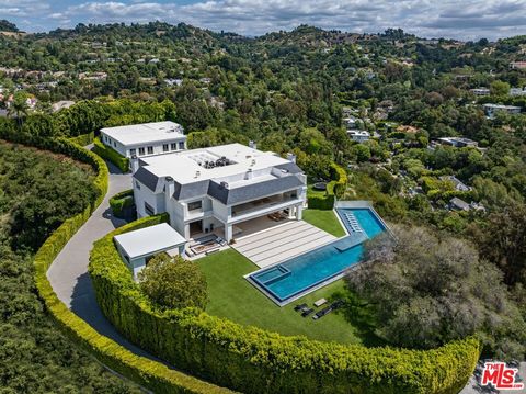 Photo of 2571 Wallingford Drive, Beverly Hills, CA 90210 (MLS # 26829373)
