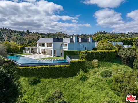 Photo of 2571 Wallingford Drive, Beverly Hills, CA 90210 (MLS # 26829373)