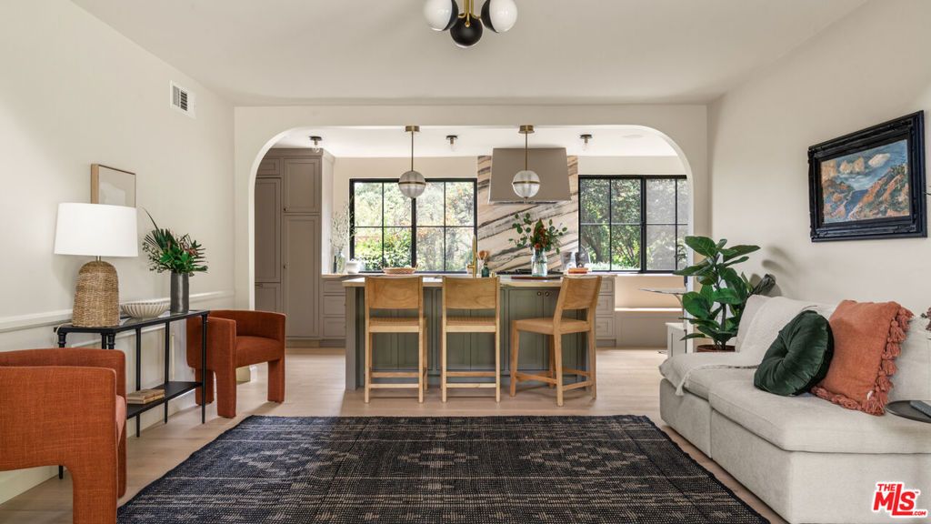 Photo of 16828 Ivyside Place, Encino, CA 91436 (MLS # 25615271)