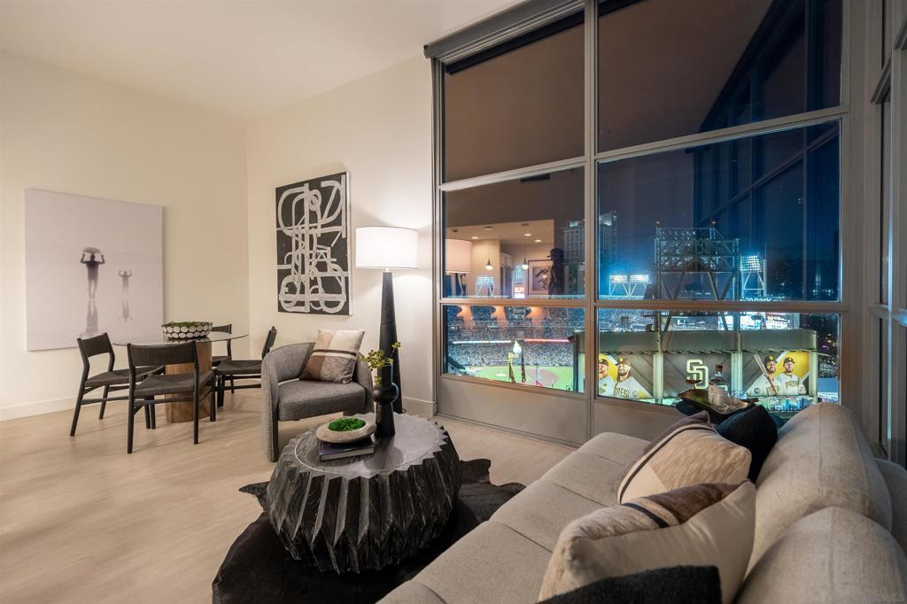 253 10Th Ave 1402