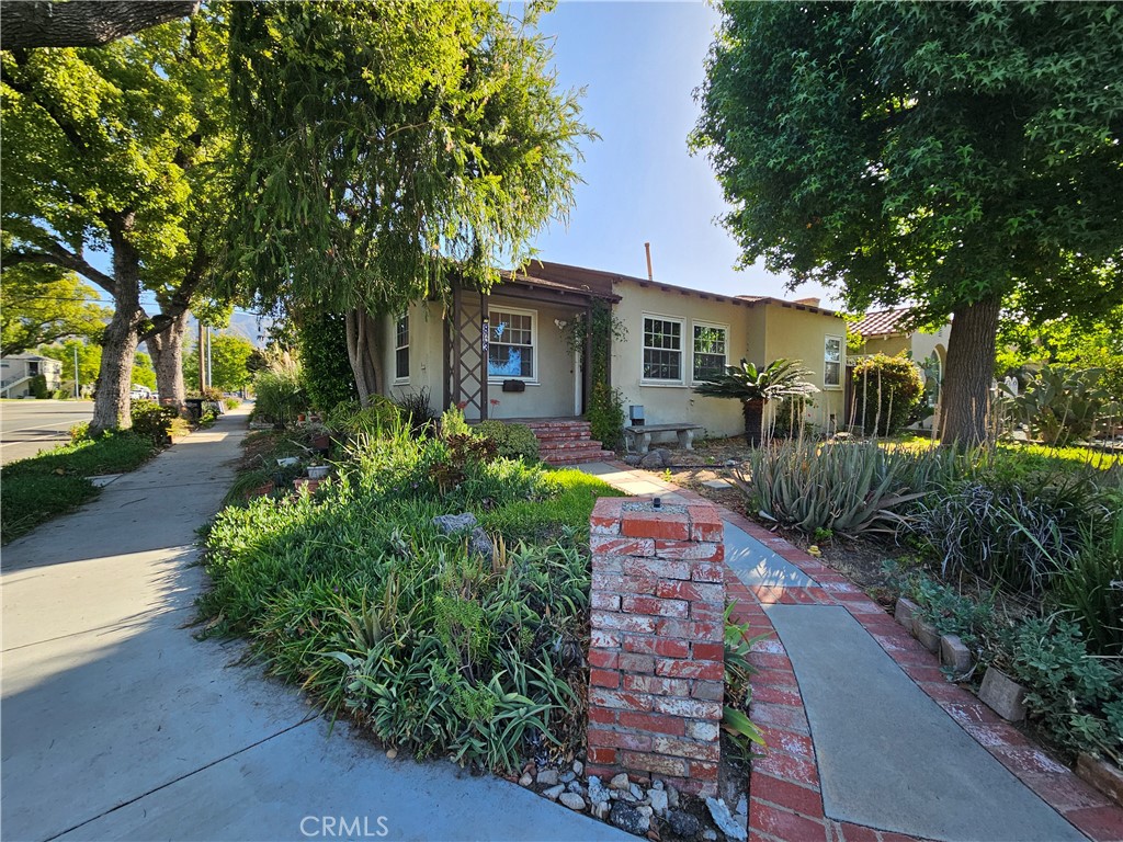 863 Omar Street