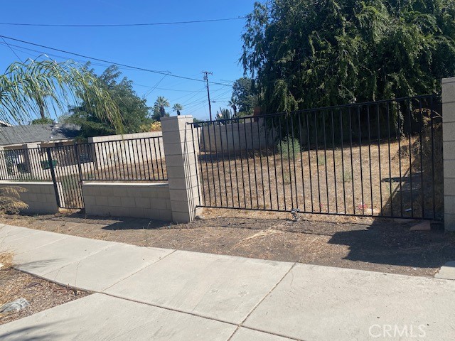 DownTown Corona - Land