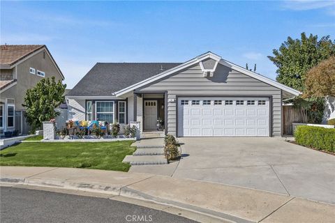 Photo of 11 De Forest Frst, Irvine, CA 92620 (MLS # OC25270979)