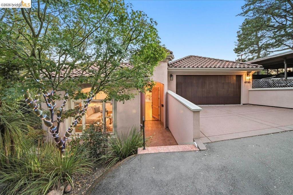 6733 Longwalk Dr