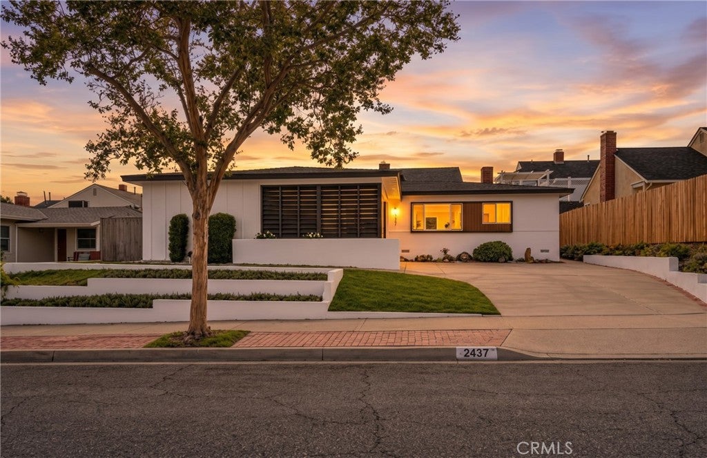2437 Westmont dr