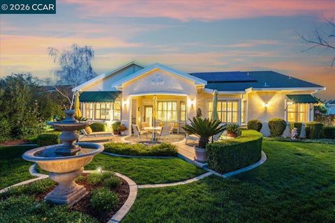 Photo of 341 Upton Pyne Dr Dr, Brentwood, CA 94513 (MLS # 41125675)