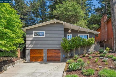 Photo of 6728 Aitken Dr, Oakland, CA 94611 (MLS # 41129589)