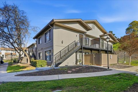 Photo of 261 Famoso Plaza, Union City, CA 94587 (MLS # 41123211)