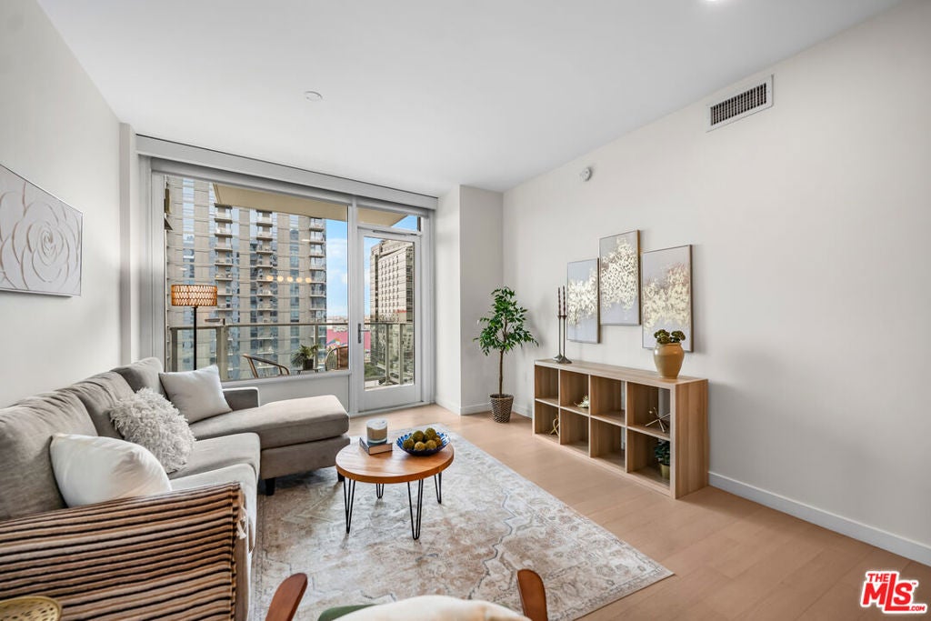 1050 S GRAND Avenue 1303