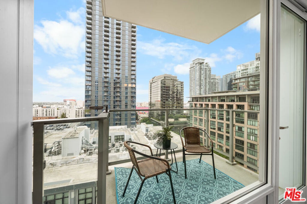 1050 S GRAND Avenue 1303
