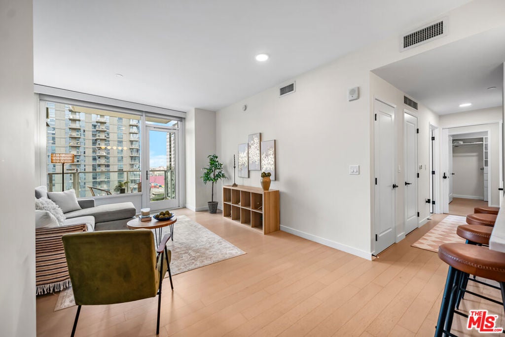 1050 S GRAND Avenue 1303, Los Angeles CA 90015