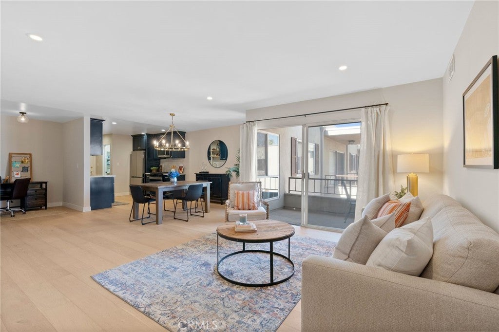 10707 Camarillo Street 314