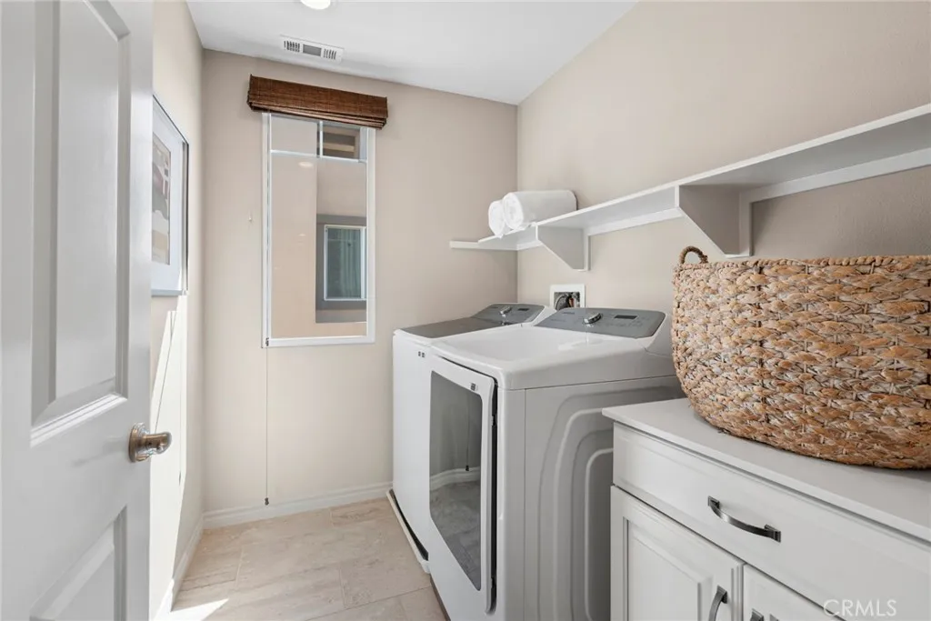 Irvine, California 92618, United States, 4 Bedrooms Bedrooms, ,3 BathroomsBathrooms,Residential,Active,197552