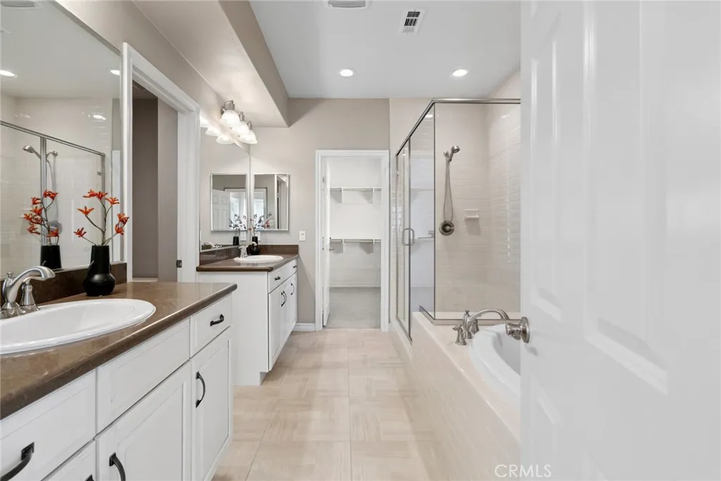 Irvine, California 92618, United States, 4 Bedrooms Bedrooms, ,3 BathroomsBathrooms,Residential,Active,197552