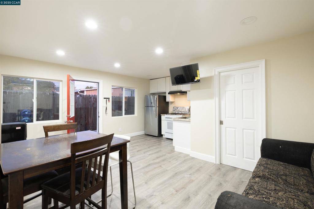 OAKLAND - Residential