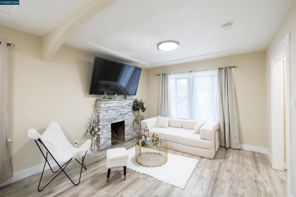 OAKLAND - Residential