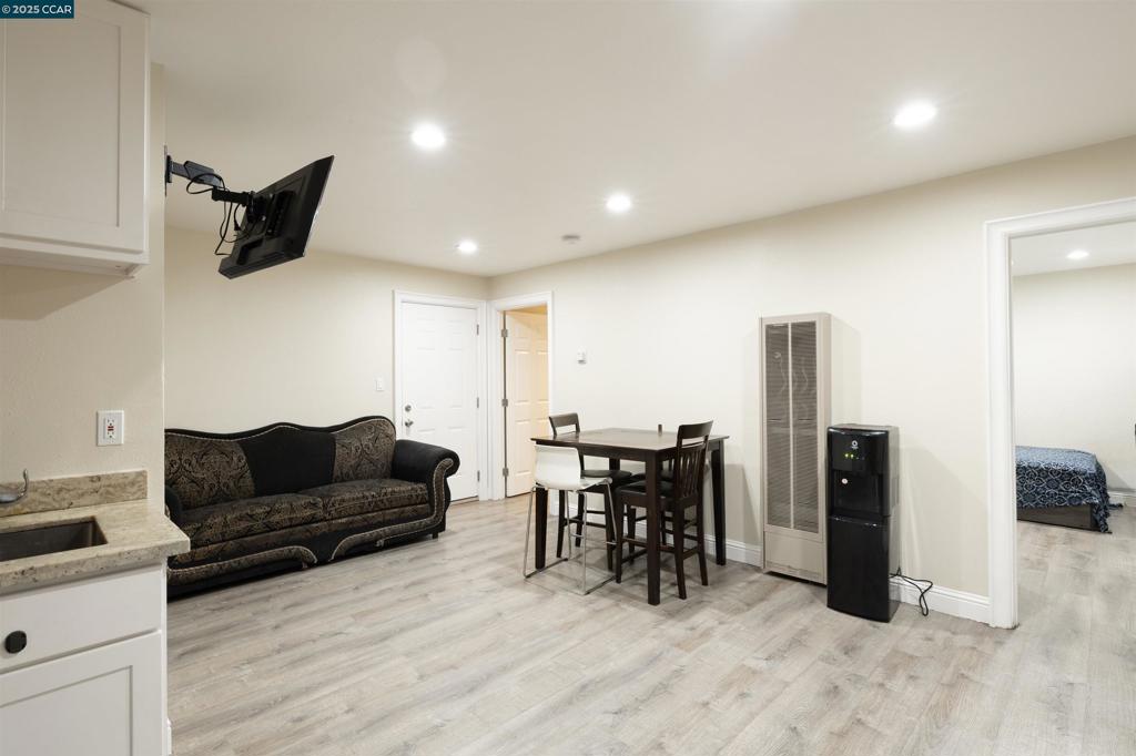 OAKLAND - Residential