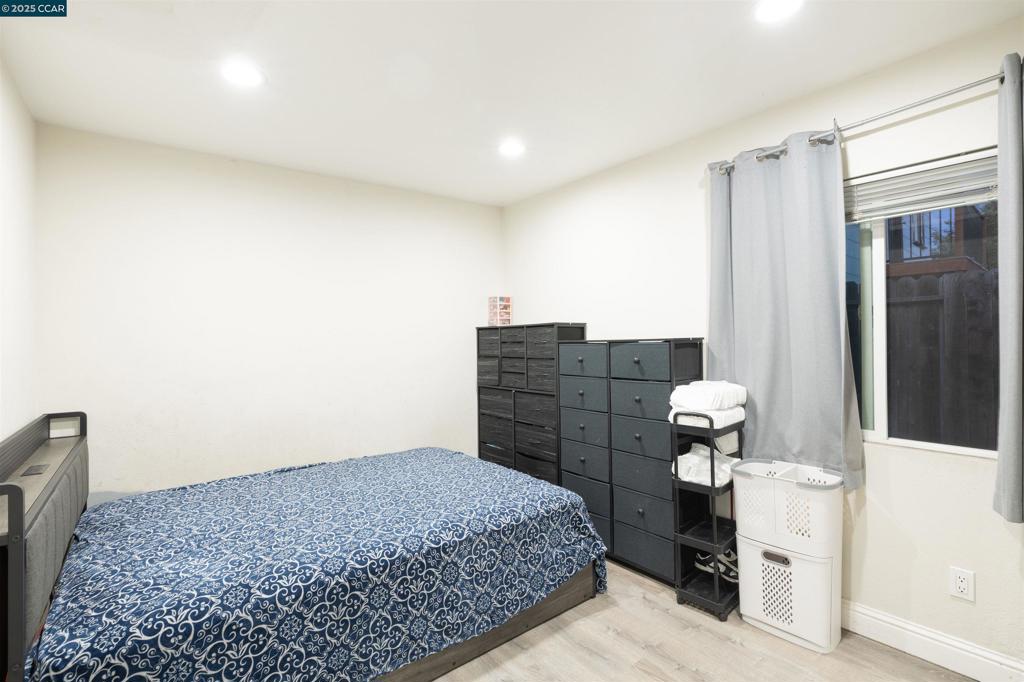 OAKLAND - Residential