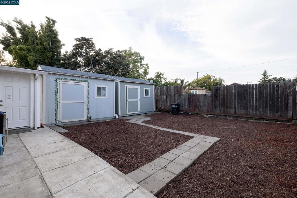 OAKLAND - Residential