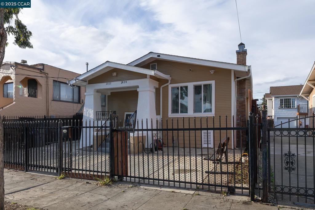 OAKLAND - Residential